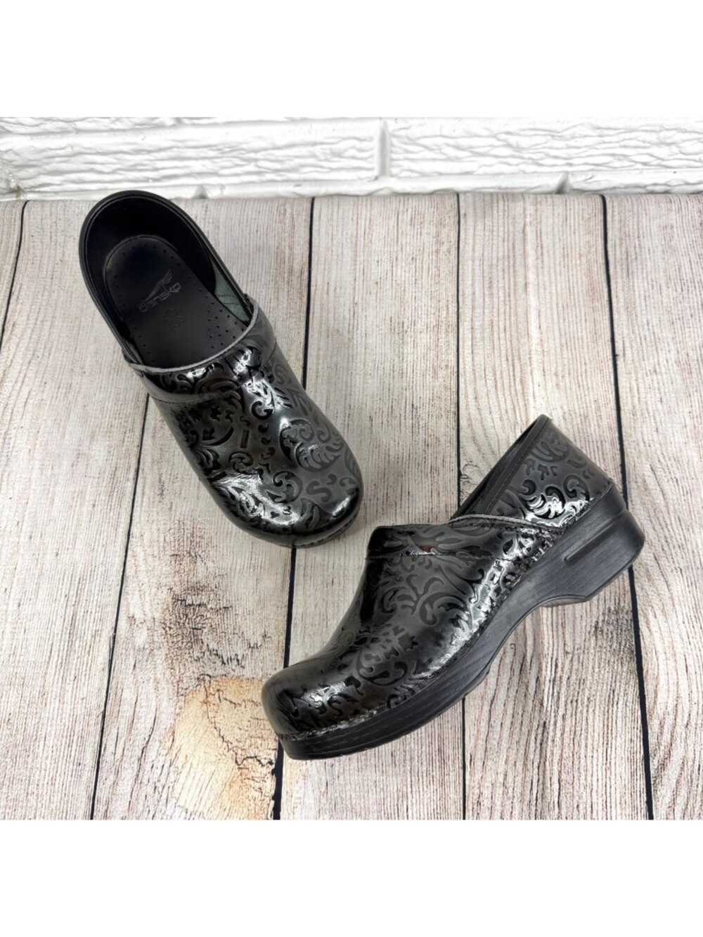 Dansko Professional Black Clogs Shiny Patent Embossed Scroll Floral 40 US 9.5-10